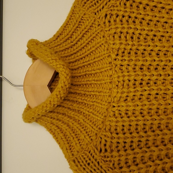 H&M sweater - Picture 2 of 5